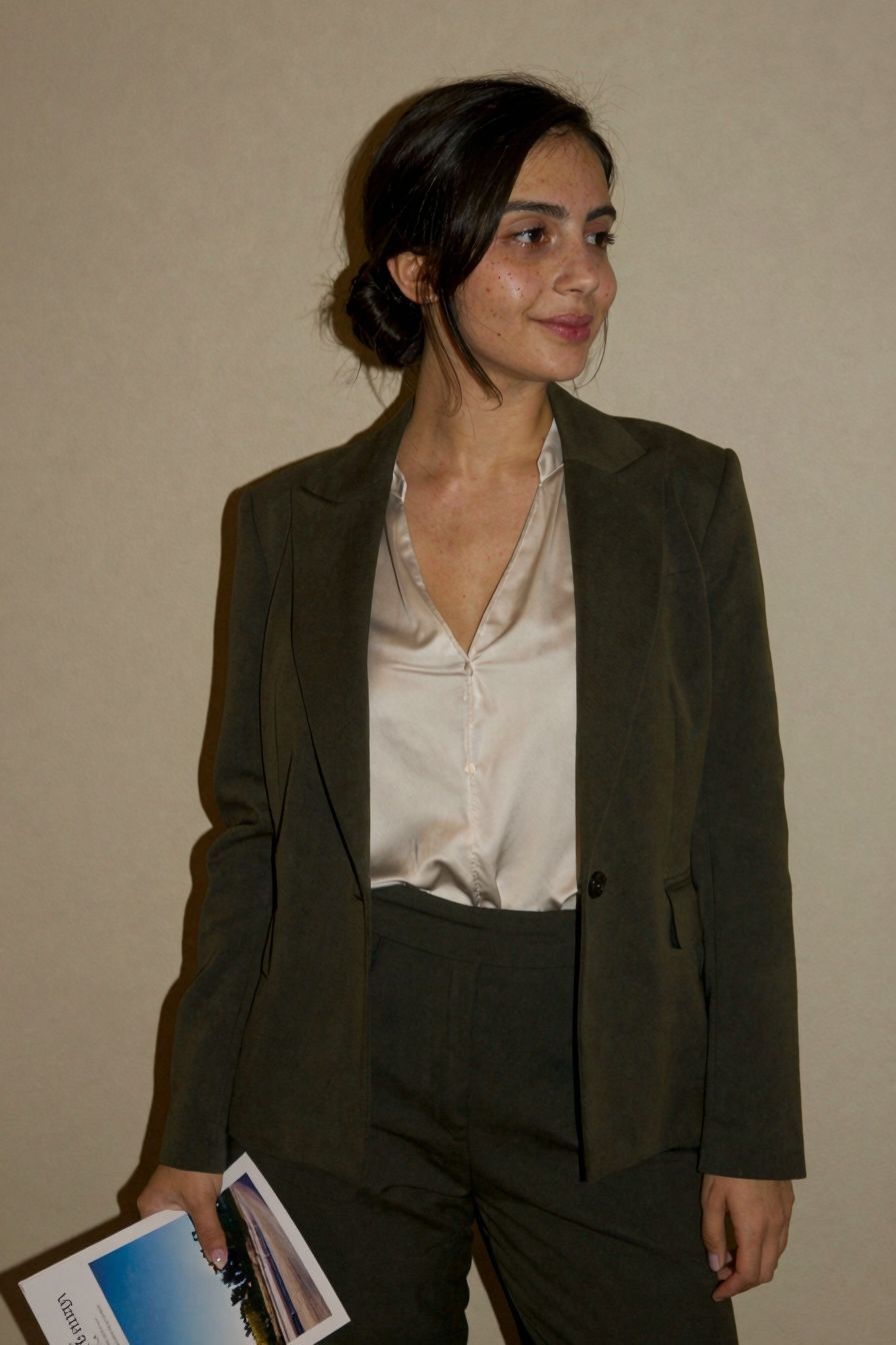 Dahlia, Teacher's Mother